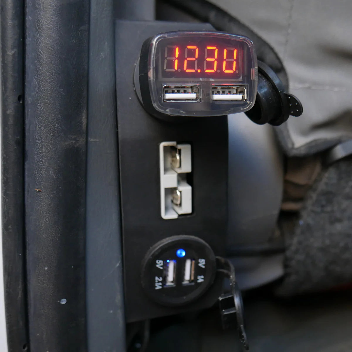 VoltFlow Flush Mount with 12V Anderson Style Plug with Dual USB & Accessory Socket